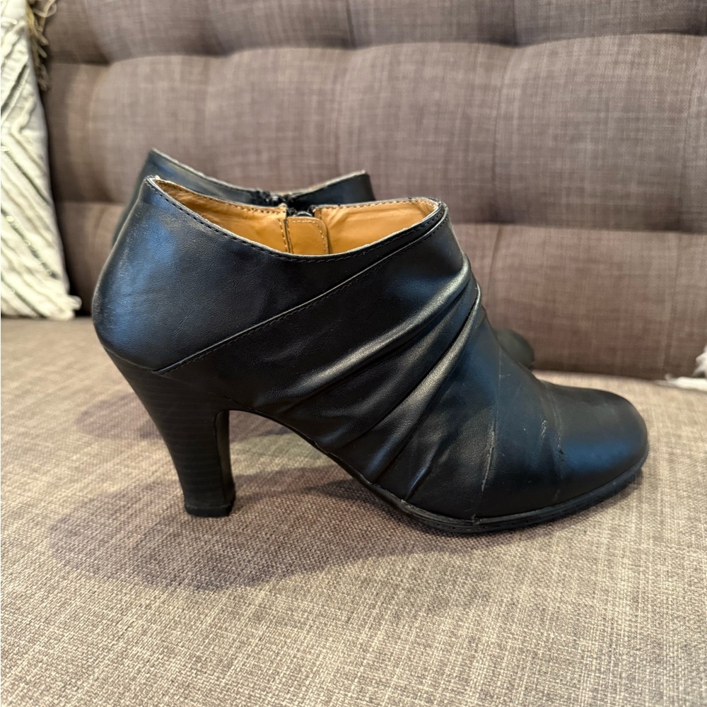 Croft & Barrow Black Heeled Boots with Pleated Detailing